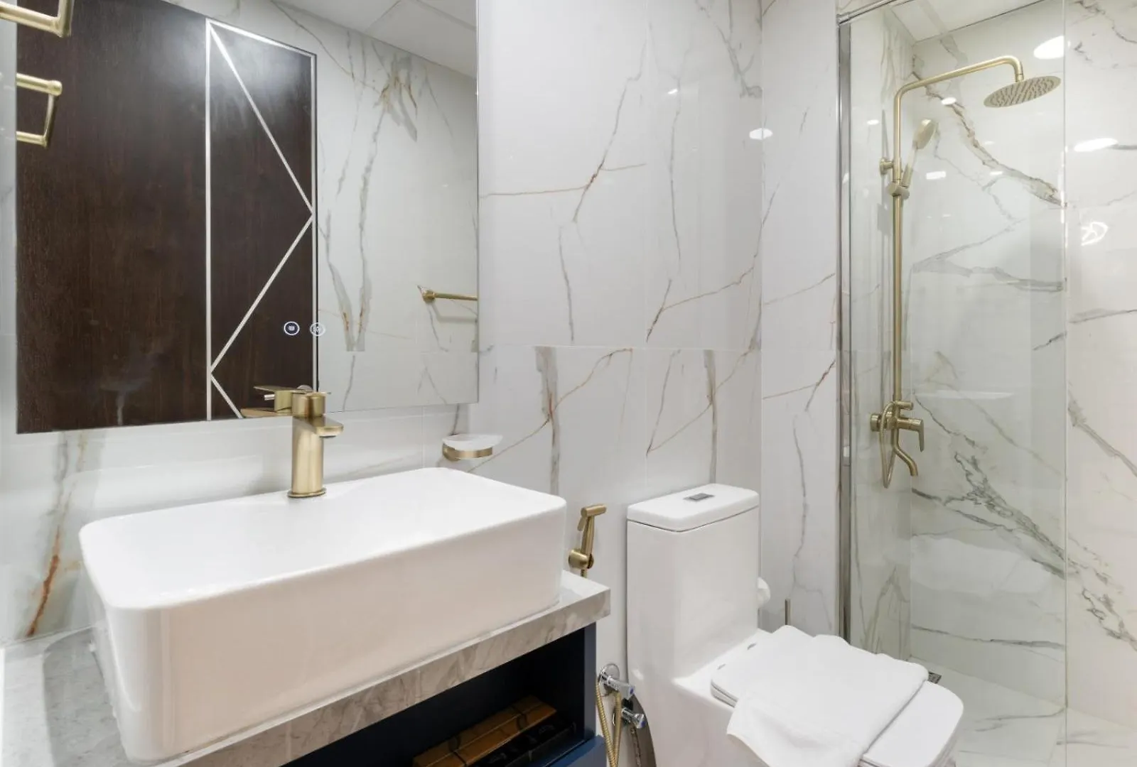 Comfy And Spacious 2Br W Study In Gemz-5 Dubai 0*,  United Arab Emirates