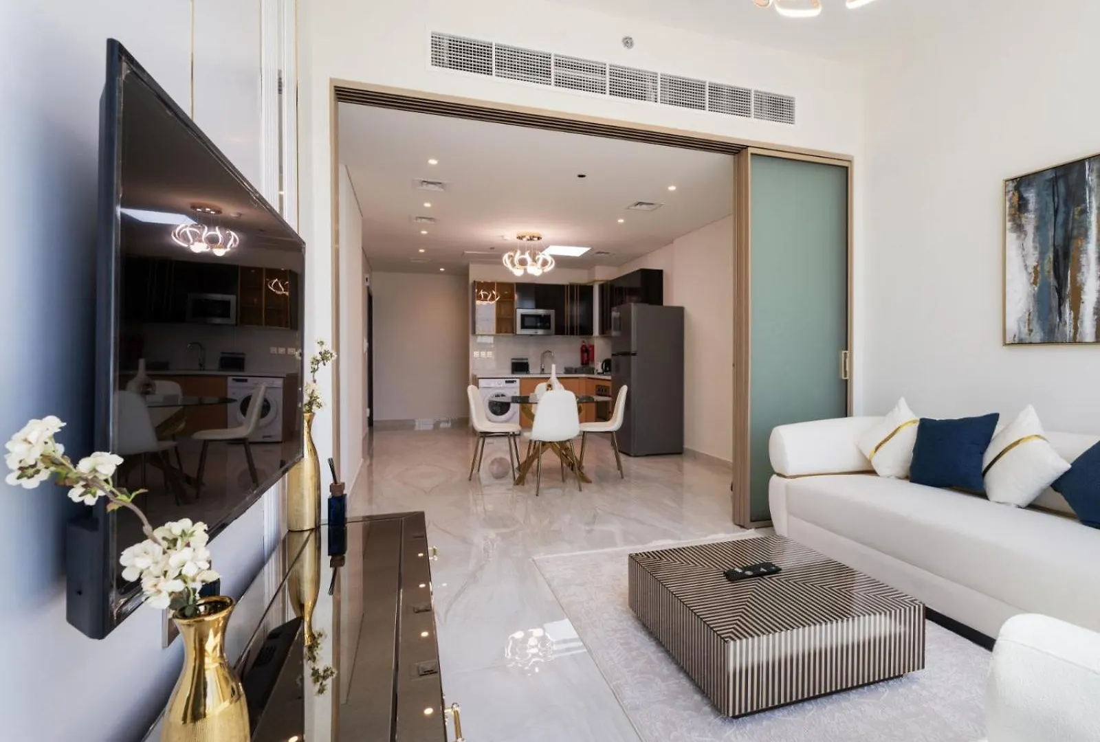 Apartment Comfy And Spacious 2Br W Study In Gemz-5 Dubai