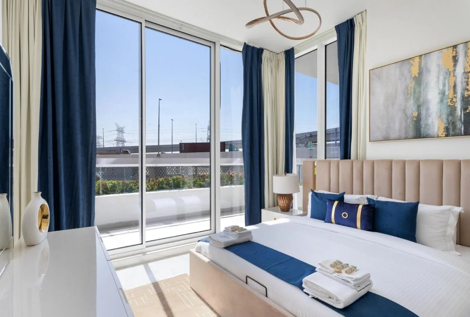 Comfy And Spacious 2Br W Study In Gemz-5 Dubai United Arab Emirates
