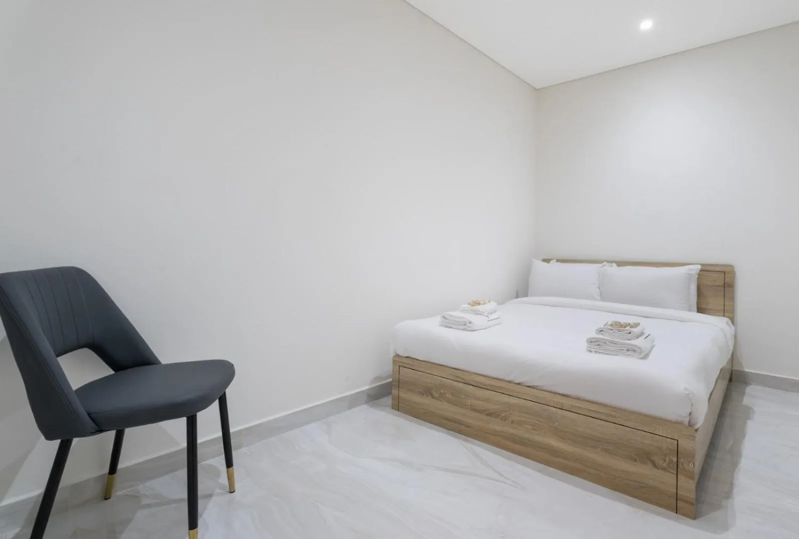 Comfy And Spacious 2Br W Study In Gemz-5 Dubai 0*,