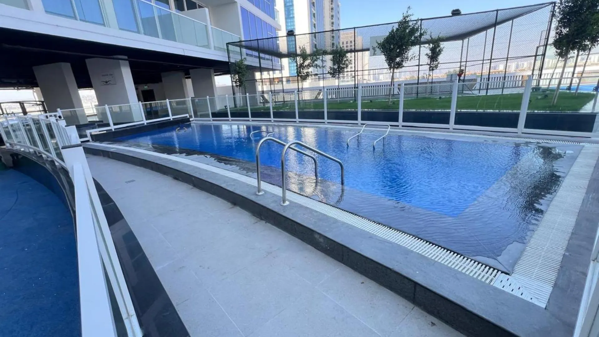 Comfy And Spacious 2Br W Study In Gemz-5 Dubai 0*,