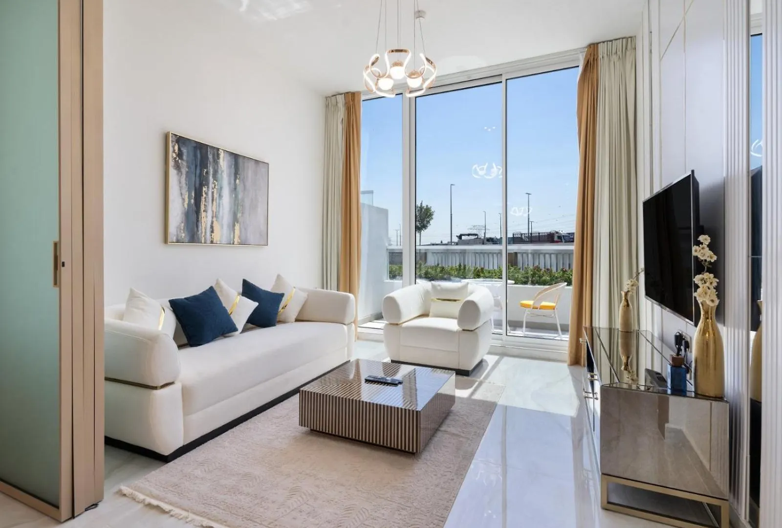 Comfy And Spacious 2Br W Study In Gemz-5 Dubai United Arab Emirates